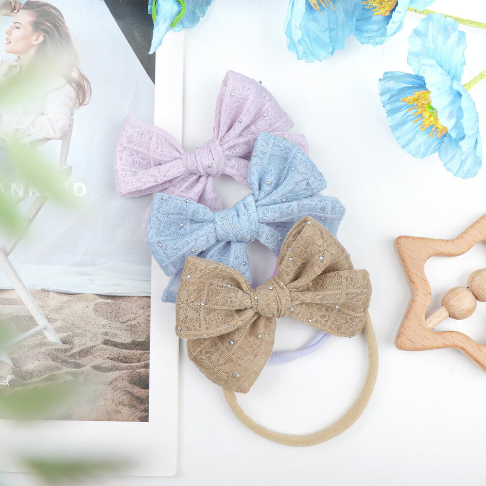YanJie 4inch bow set shows size for everyday wear and playful photos.
