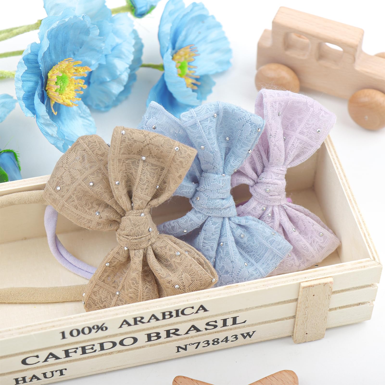 YanJie baby headband worn on a child demonstrates easy, mess-free styling.