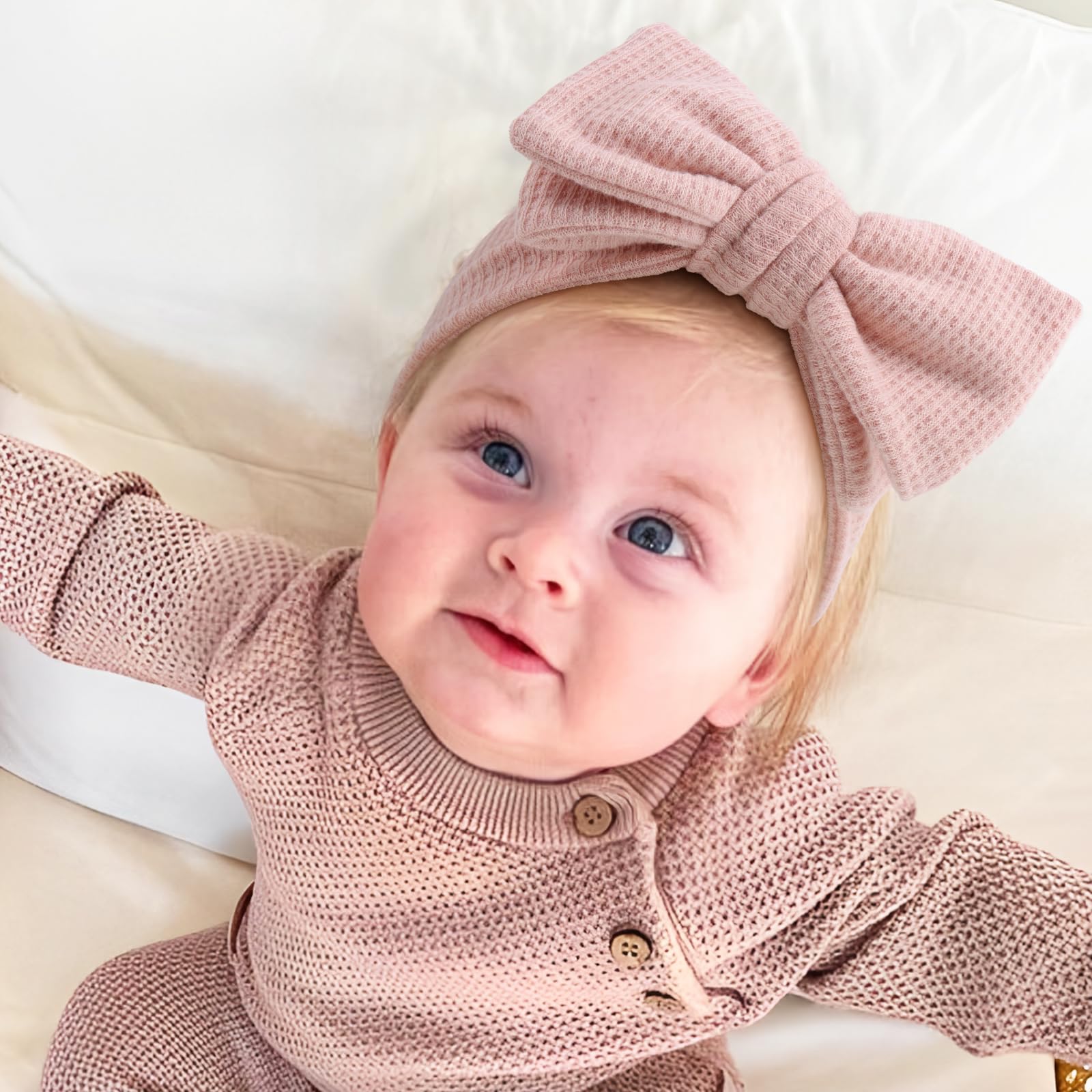 YanJie double-bows pink hair accessory enhances outfits and photoshoots.