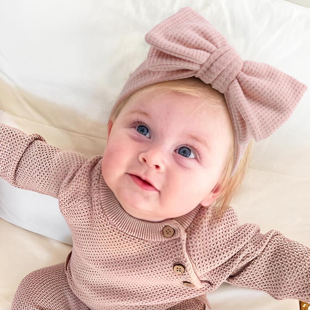 YanJie double-bows pink hair accessory enhances outfits and photoshoots.