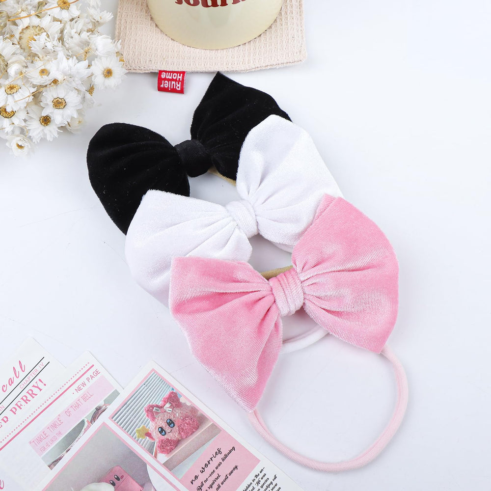 Yanjie baby photo session setup shows coordinating accessories for sweet looks.