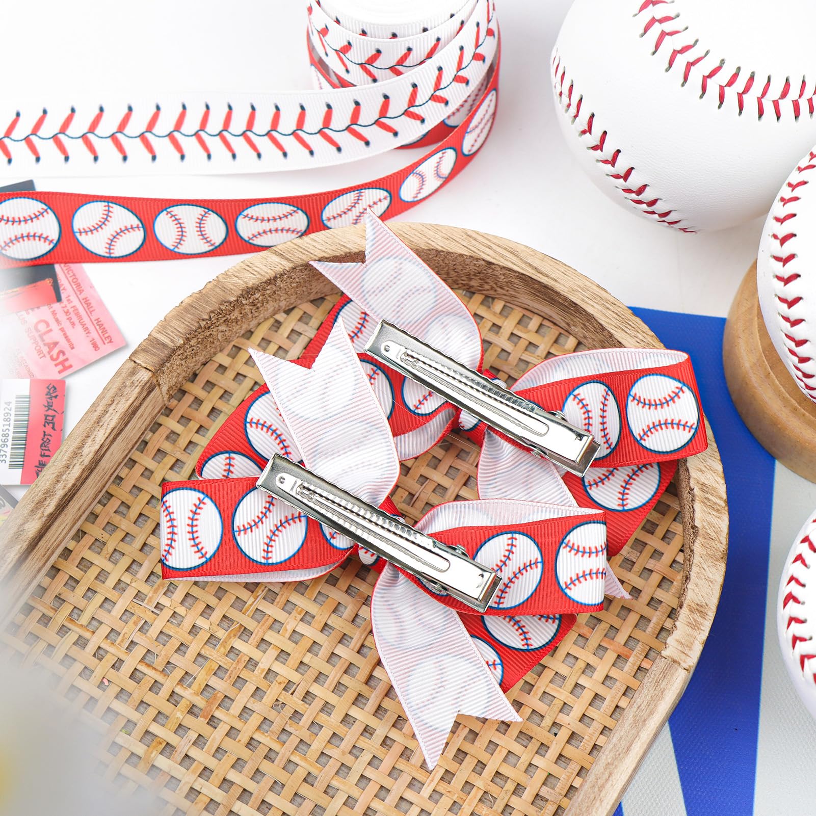 YanJie baseball bow clip demonstrating durable alligator clip for active kids.