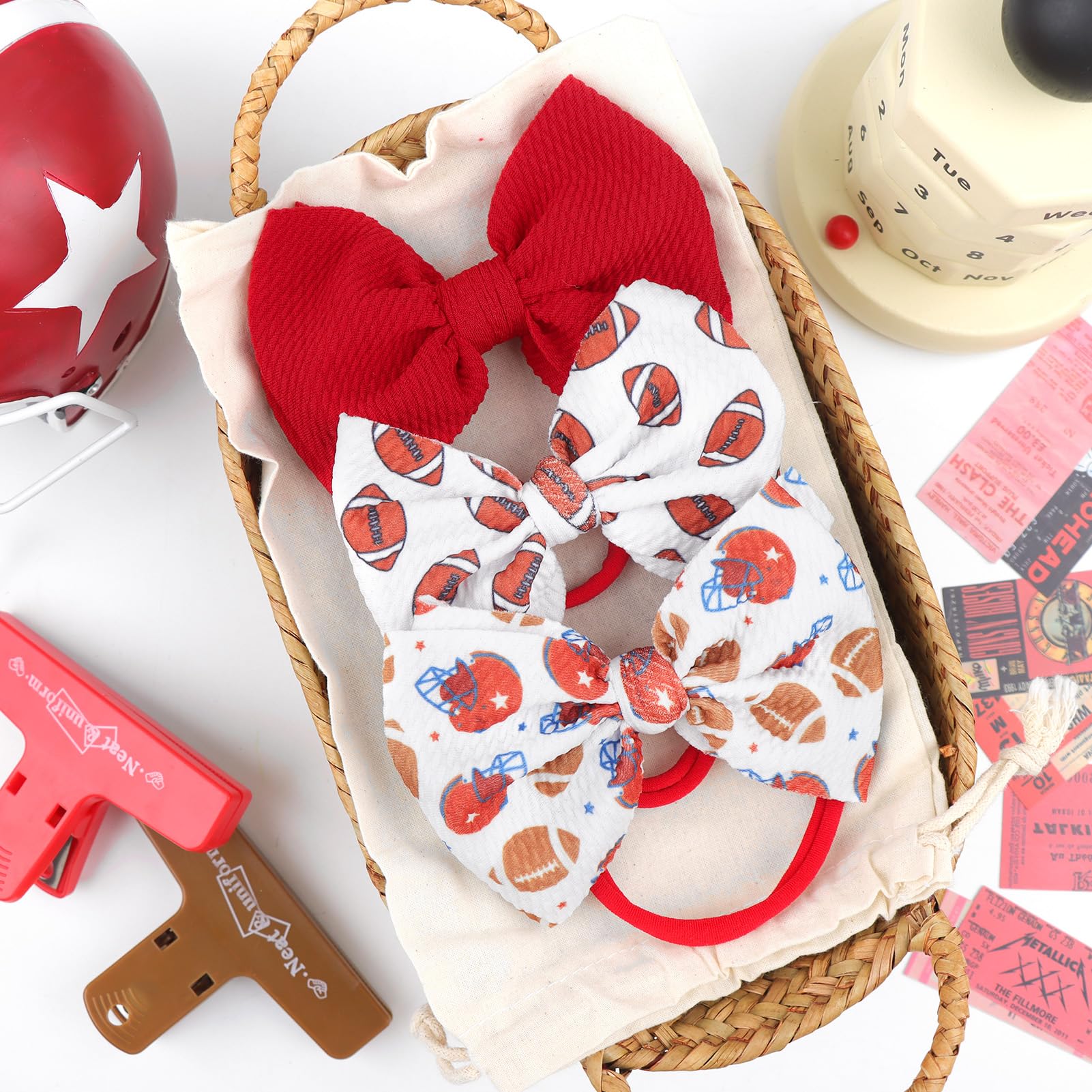 YanJie red-white colorway complements outfits across occasions.