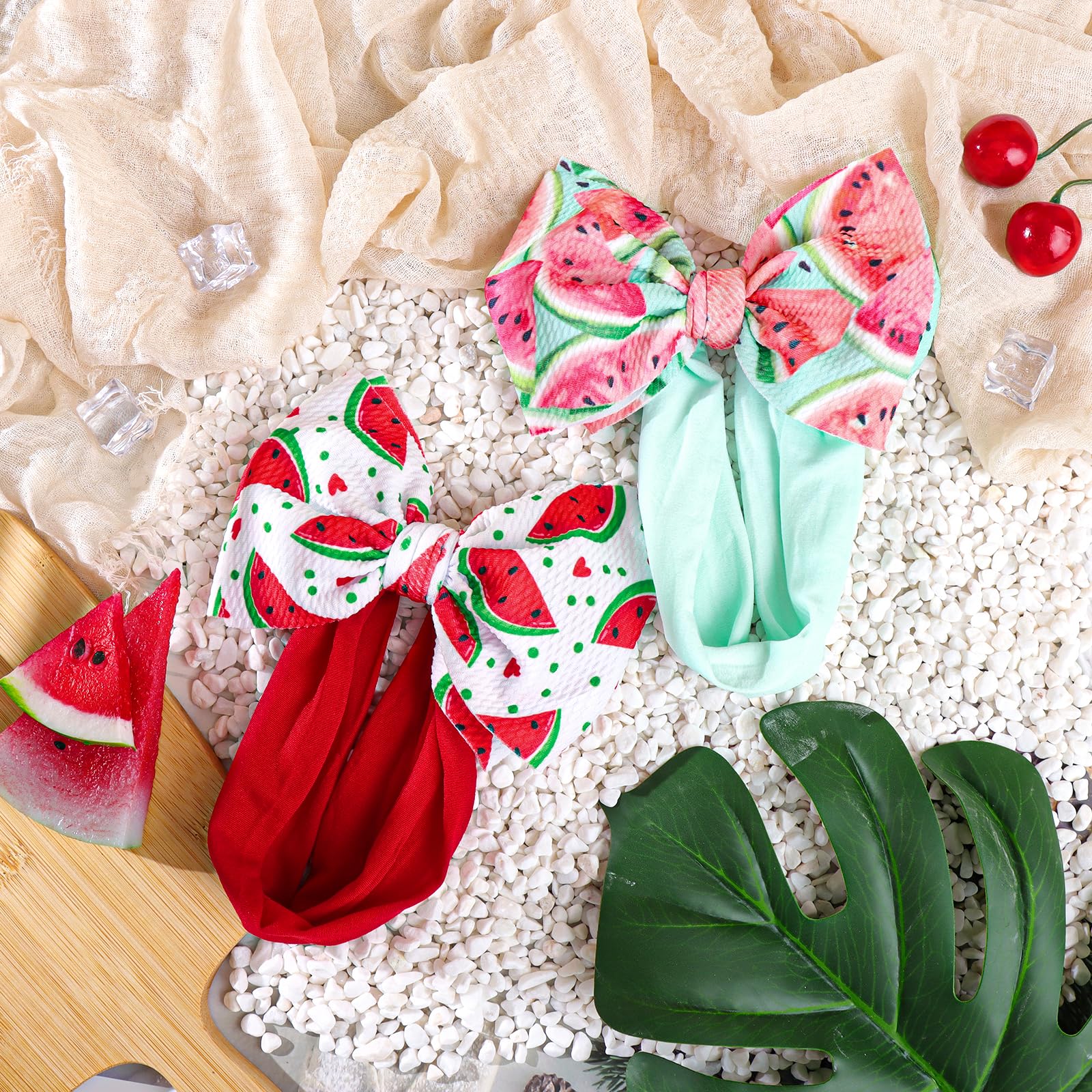 YanJie newborn headband makes a thoughtful baby gift for celebrations.