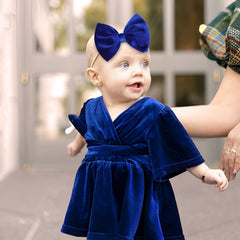 YanJie soft nylon headband demonstrates gentle stretch for comfortable wear.