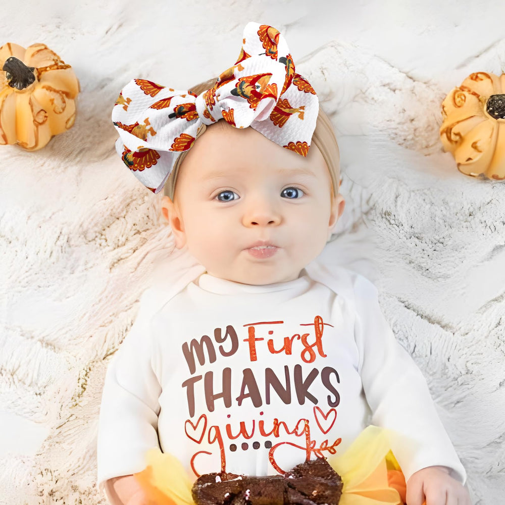 YanJie turkey-themed bows add a playful holiday accent to outfits.