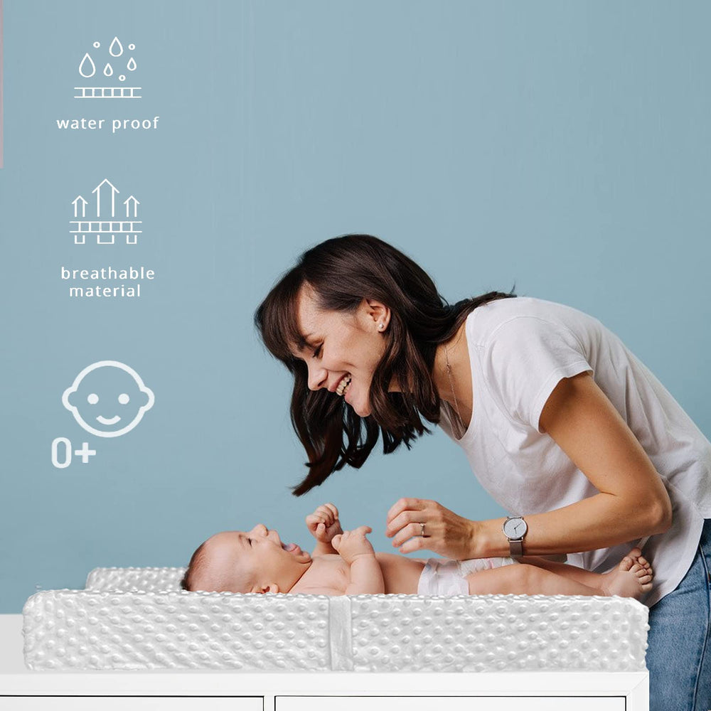 YENING mini changing pad waterproof lining close-up highlights spill-proof protection.