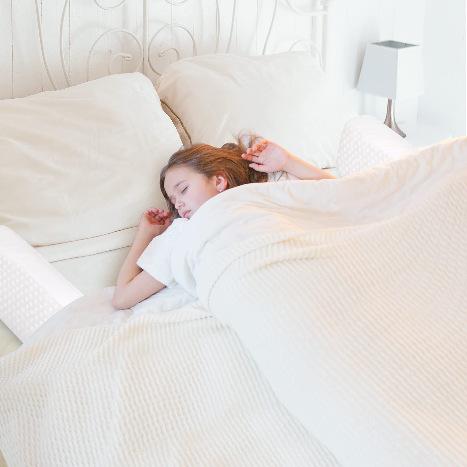 YENING white toddler bed bumper adds a soft, unobtrusive guard along edges.