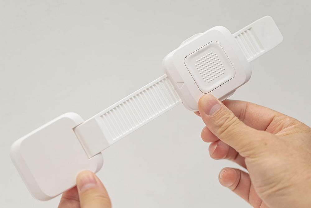 YEYA adhesive removal without wall damage.