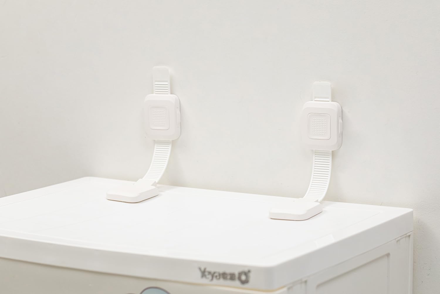 YEYA safety-proof room scene illustrates quick adjustment and reuse.