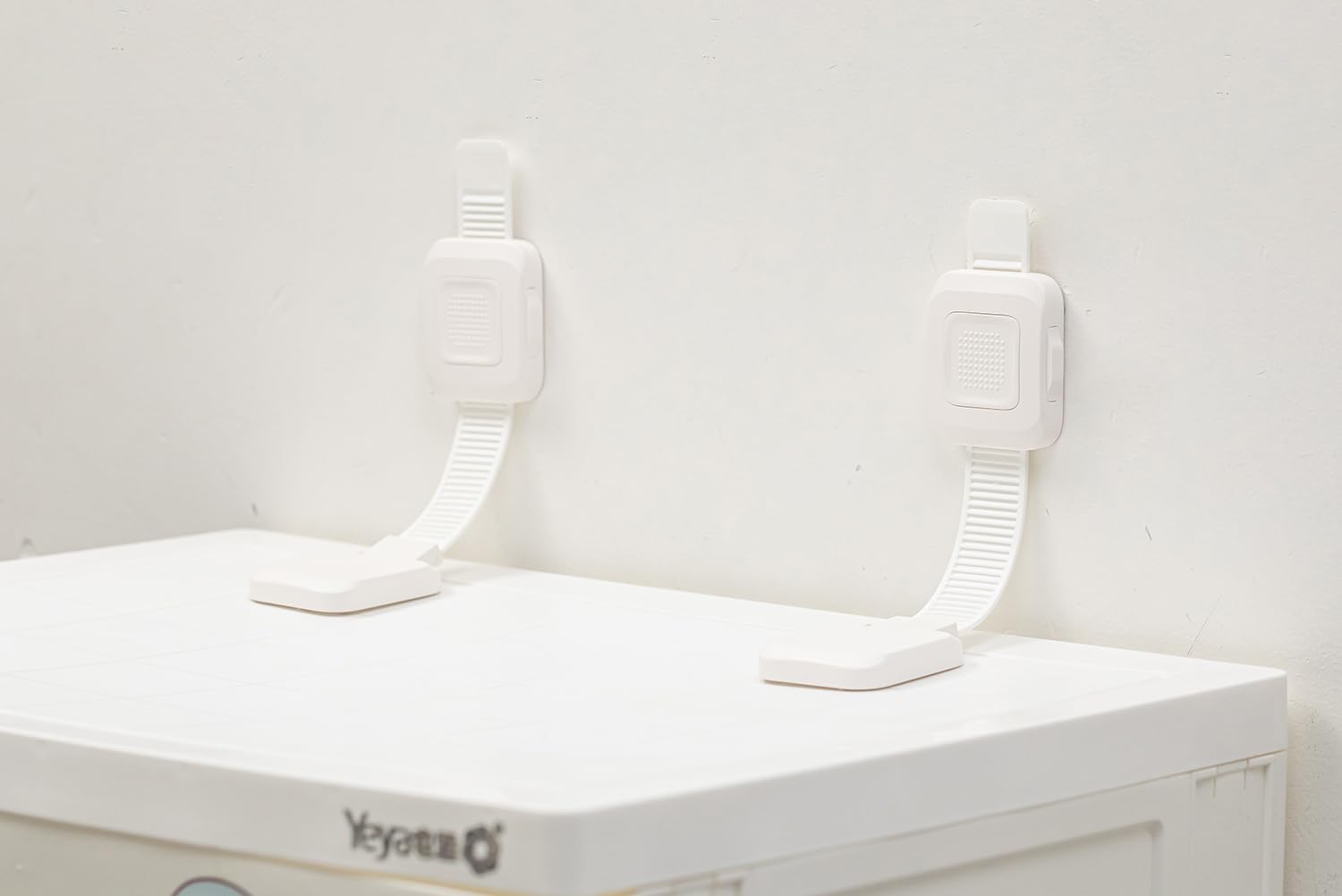 YEYA adhesive base close-up showing strong hold for furniture safety.