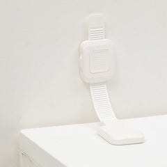 YEYA upgraded no-drill anchor packaging for quick babyproofing setup.