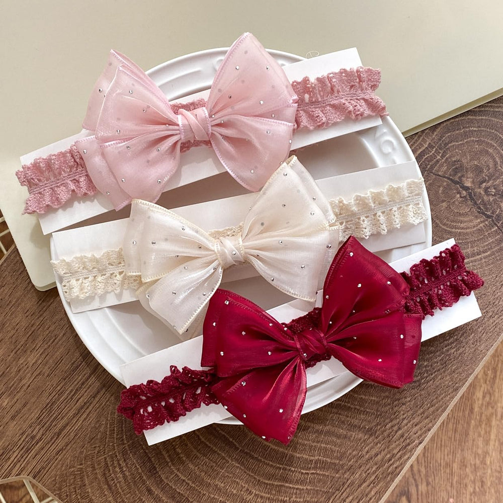 Yheahin newborn-friendly stretch headband stays secure without pinching on tiny heads.
