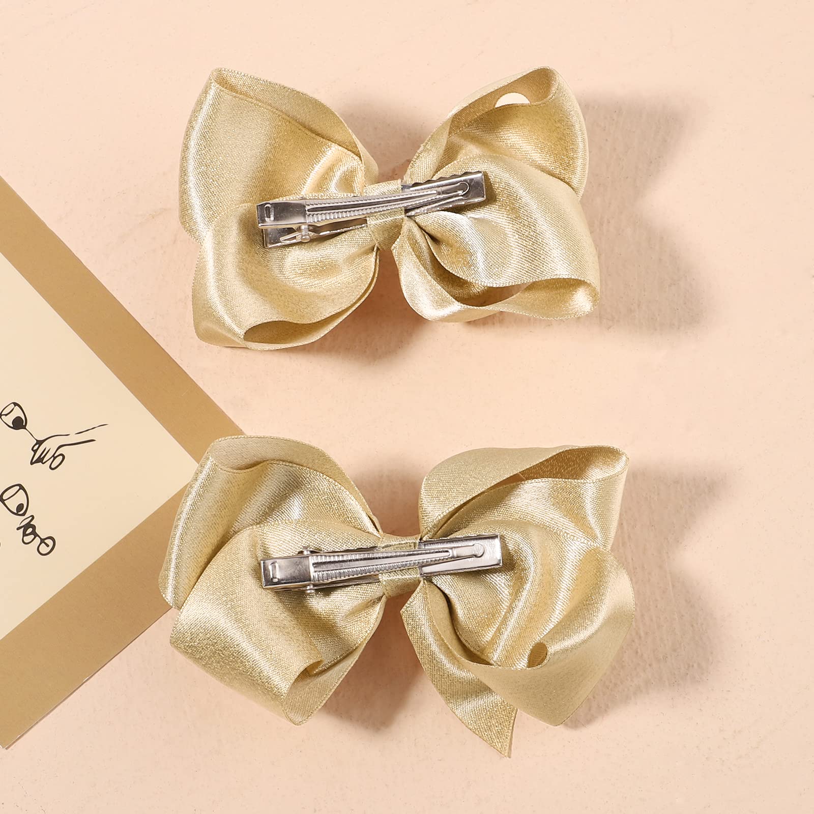 YHXX YLEN girl wearing bow accessory during family photos.