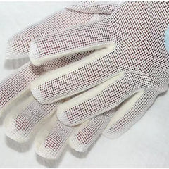 YILIUJIU baby nail-biting prevention guard used during daytime.