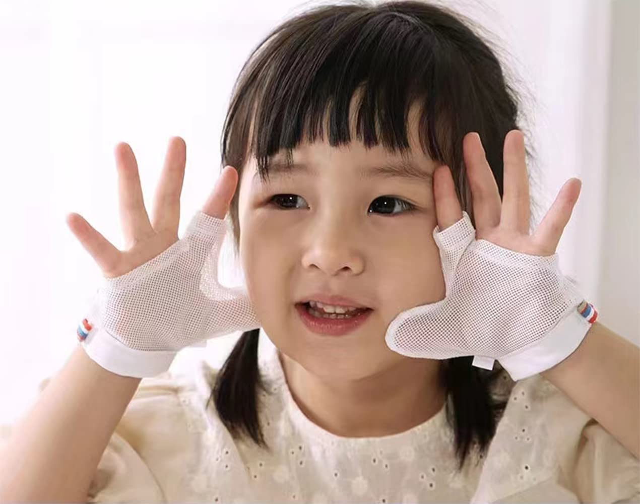 YILIUJIU Cloverhome in-use photo shows discreet, comfortable daily protection.