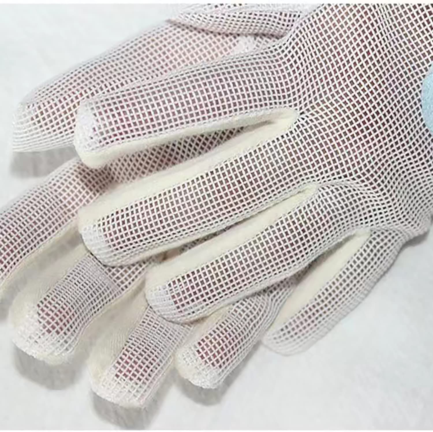 YILIUJIU thumb-sucking-guard-gloves adjustable-strap closeup; customizable fit for growing hands.