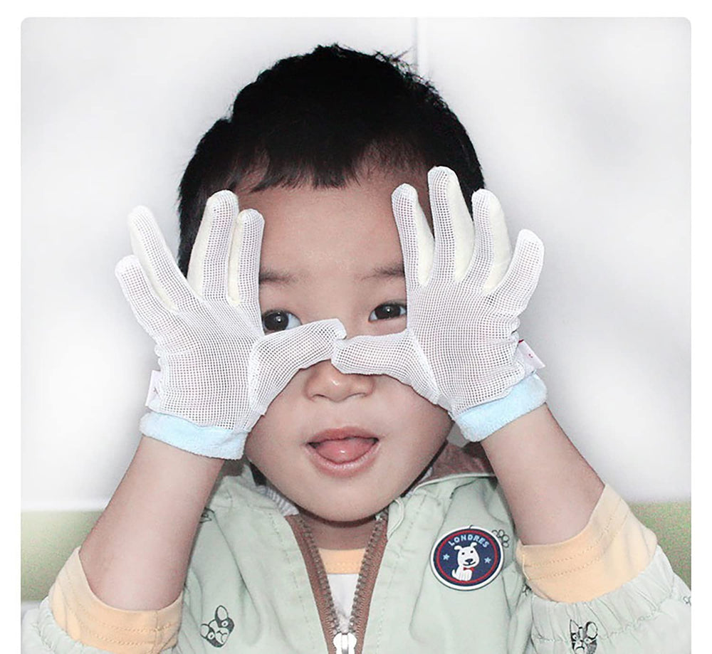 YILIUJIU thumb-sucking-guard-gloves on hand; soft breathable fabric ensures comfortable wear.