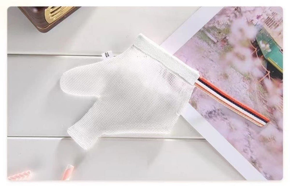 YILIUJIU thumb-sucking-stop-glove-durable-material resists wear for everyday use