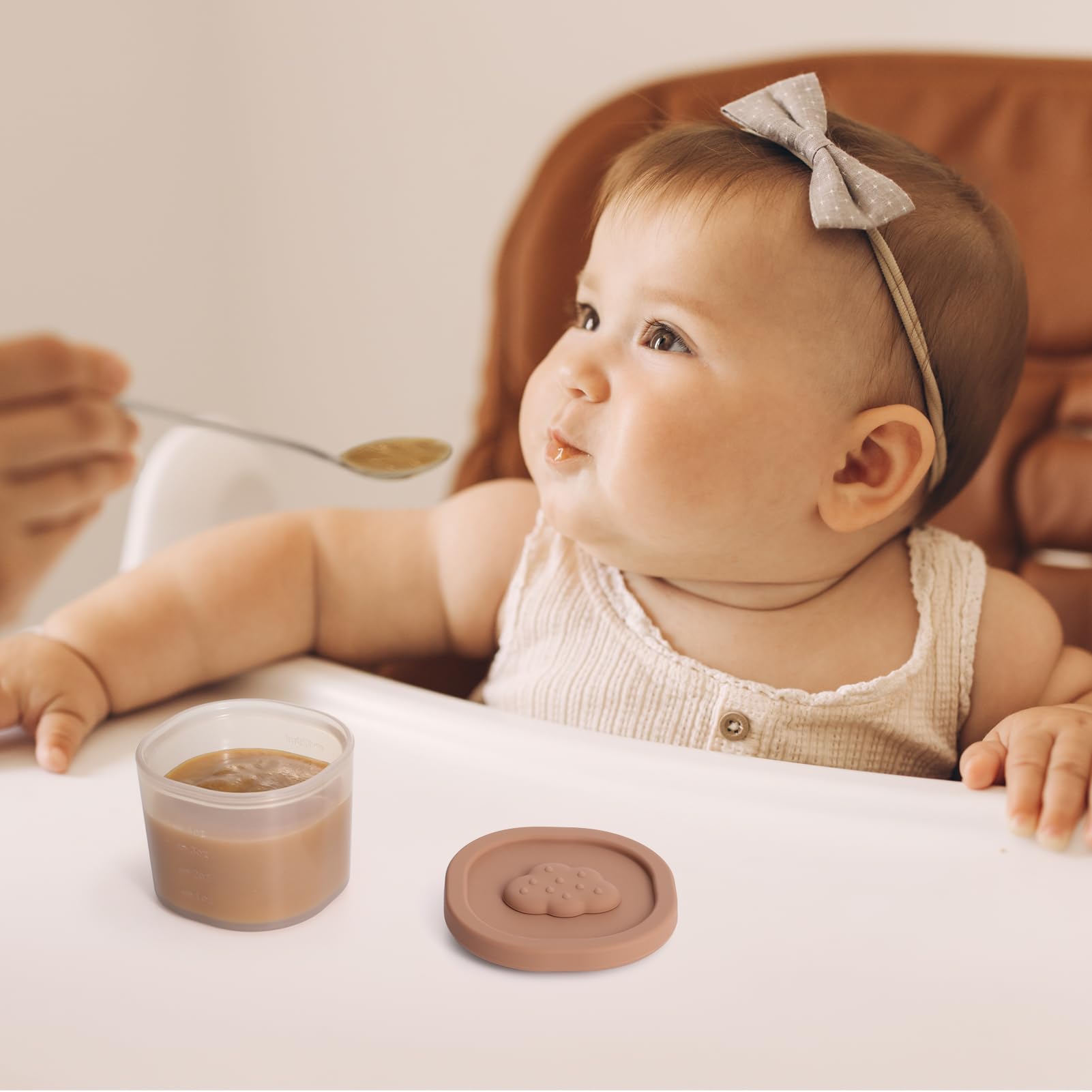 YIVEKO dishwasher-safe container cleans easily after snacks and meals.