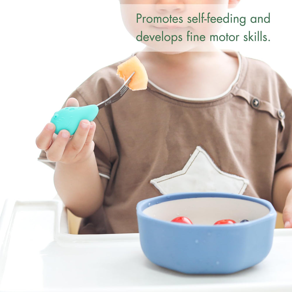 YIVEKO bright shapes like bees and carrots engage kids during meals.