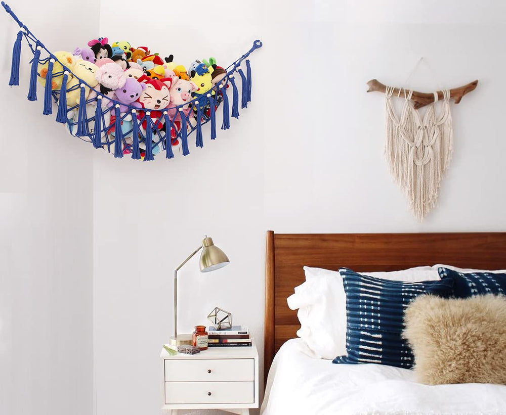 YKBU MAKEONEWO spacious corner storage frees floor space for play and organization.