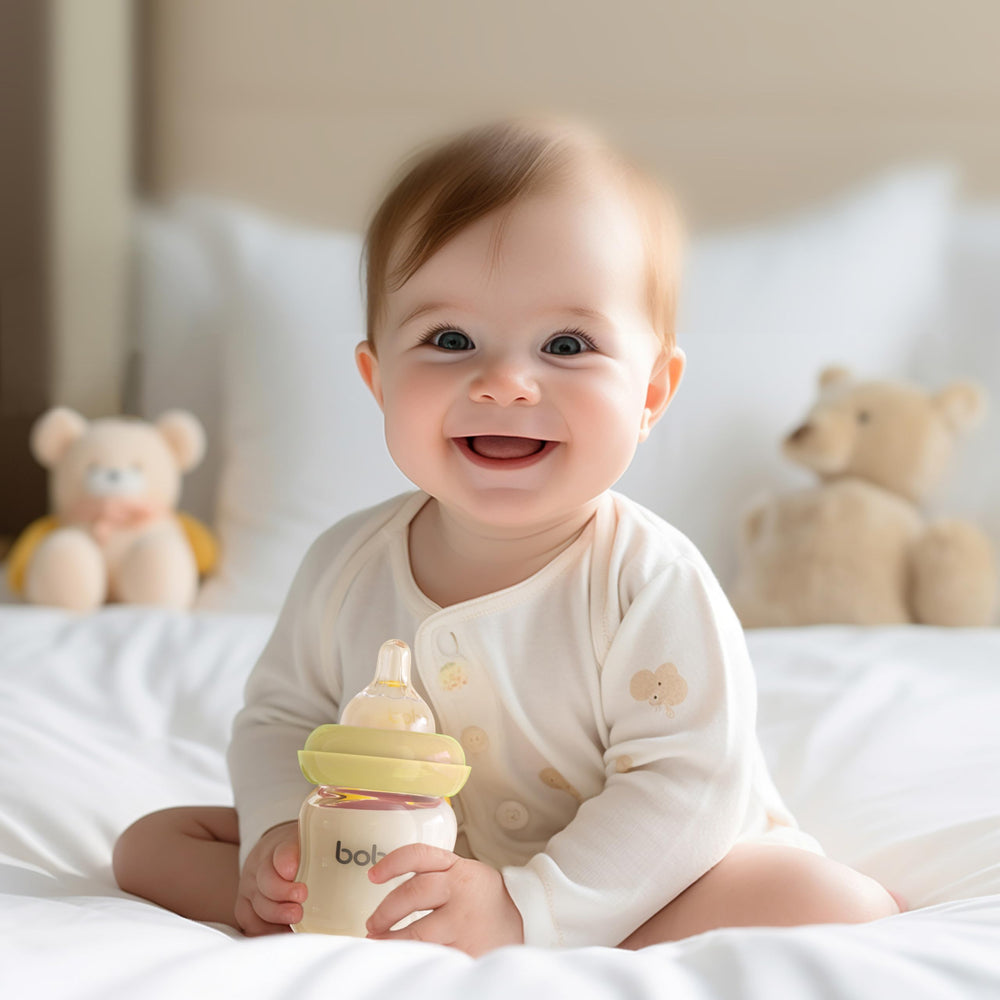 YOHKOH bottle level 1 slow-flow nipple closeup supports natural feeding pace.
