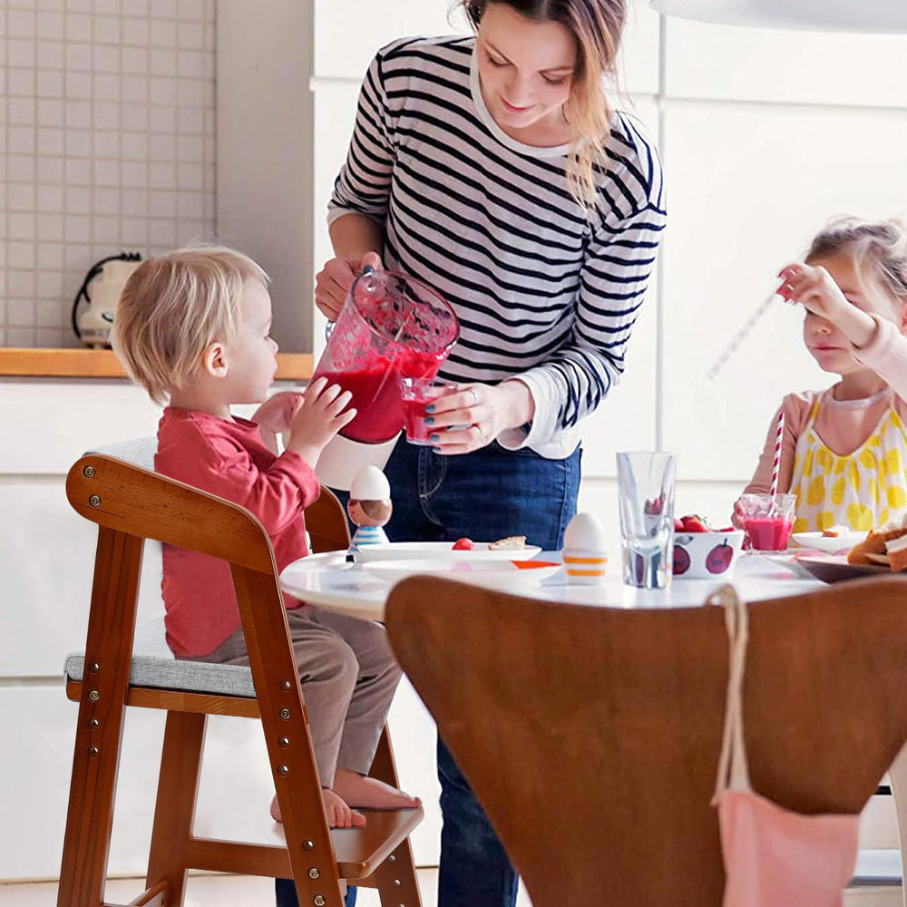 YOLEO high-chair trapezoid-stable frame enhances safety during meals and learning.