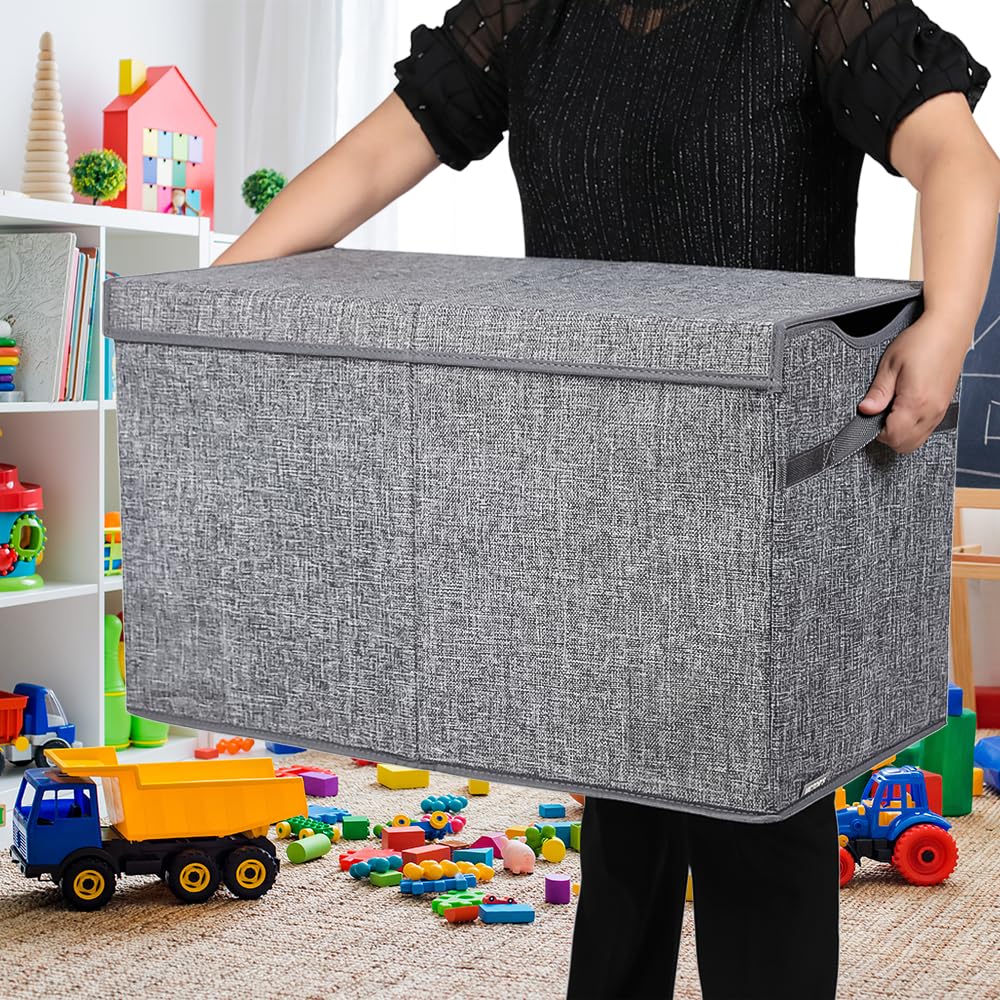 YOLOXO Toy Box Chest with lid keeps toys dust-free and tidily contained.