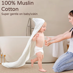 Yoofoss muslin organic cotton towel demonstrates absorbent bath time use.
