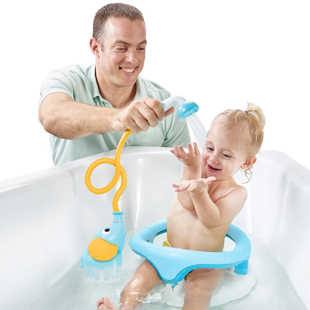 Yookidoo one-hand operation feature enables caregiver to bathe with free hand.