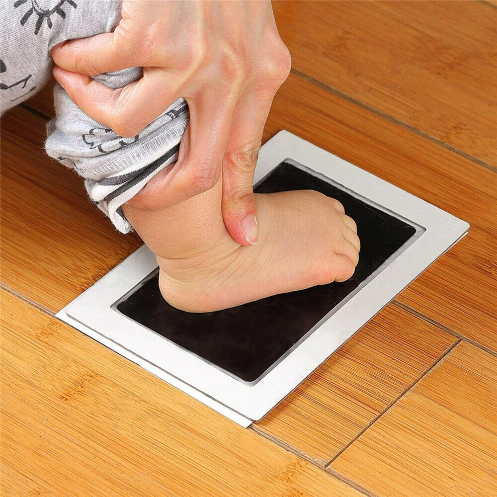 Yotsuba small pet prints using inkless kit for playful keepsake.