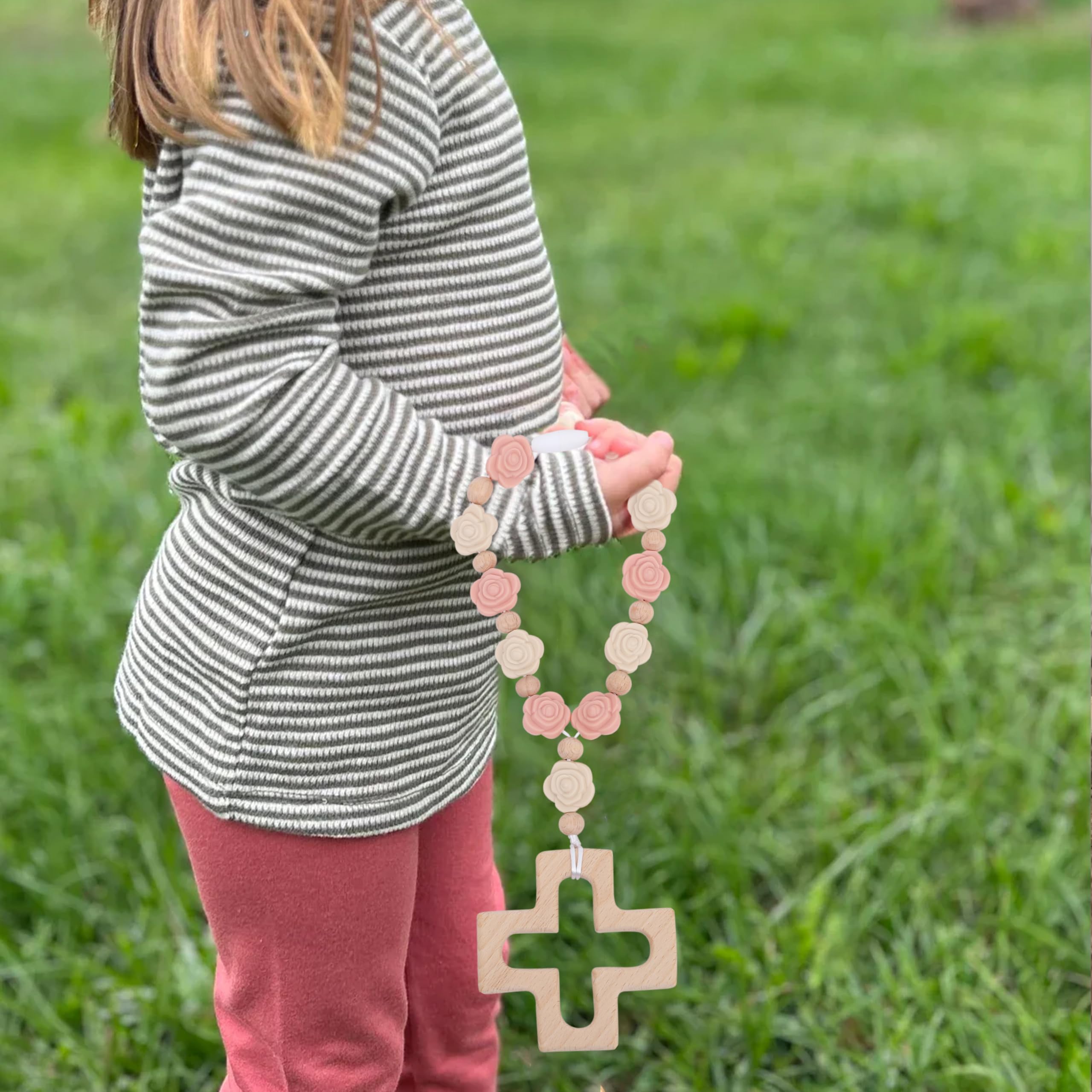 YOUAME pink baby-girls rosary demonstrates giftable party favor option.