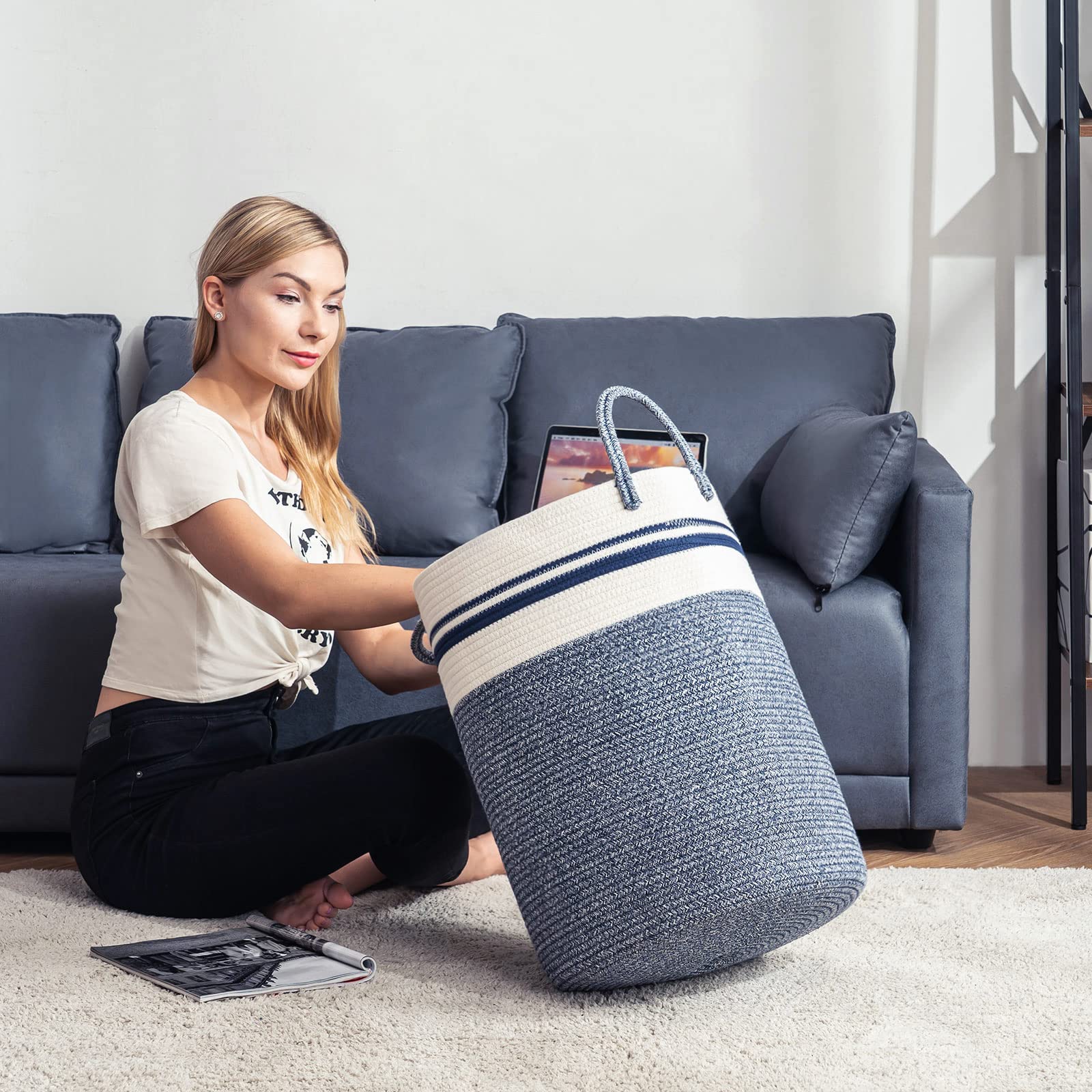 YOUDENOVA woven rope laundry hamper blue close-up handle demonstrates durability.