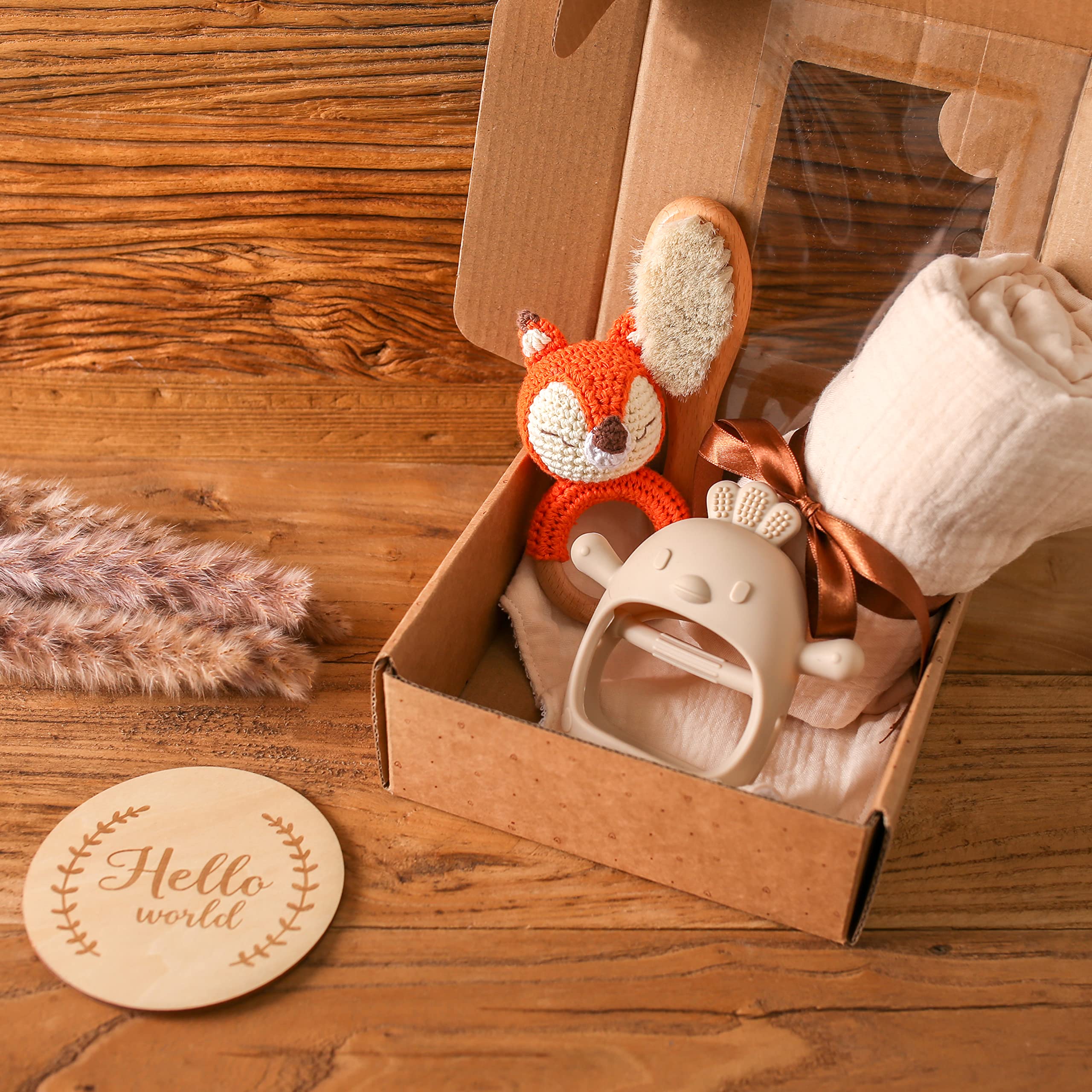 YOUUYS Baby Gift Set drool towel keeps baby dry and comfy during feeds.