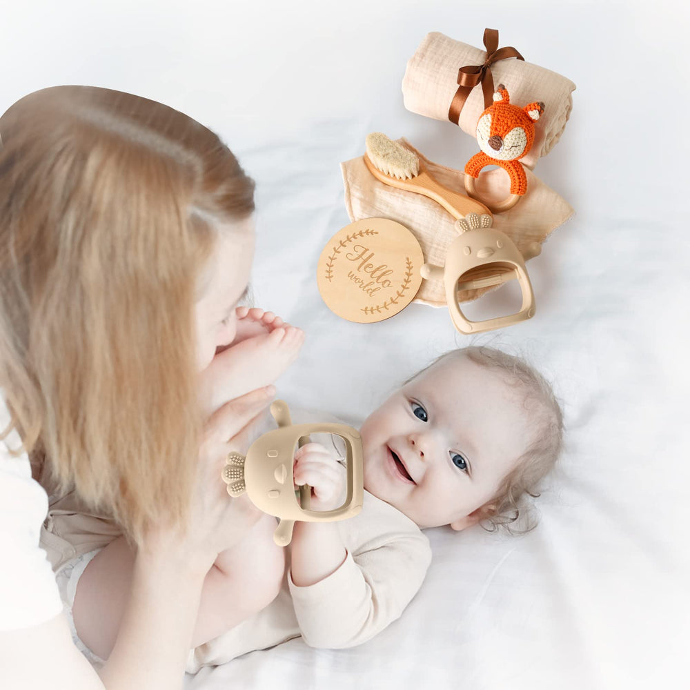 YOUUYS Baby Gift Set milestone card captures first-year memories beautifully.