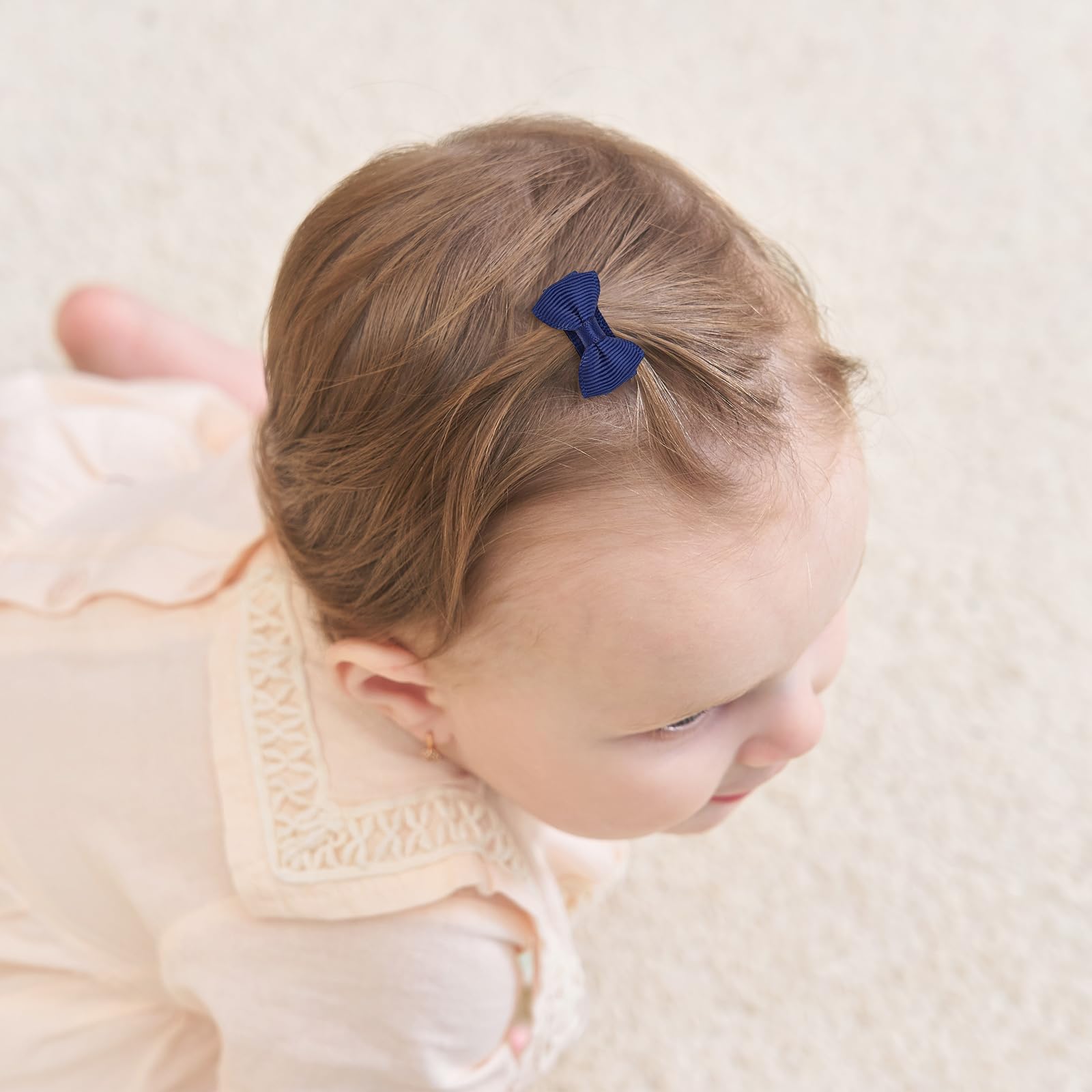 yoyokid baby hairclip bangs clips demonstrates easy bangs clipping for fine hair.