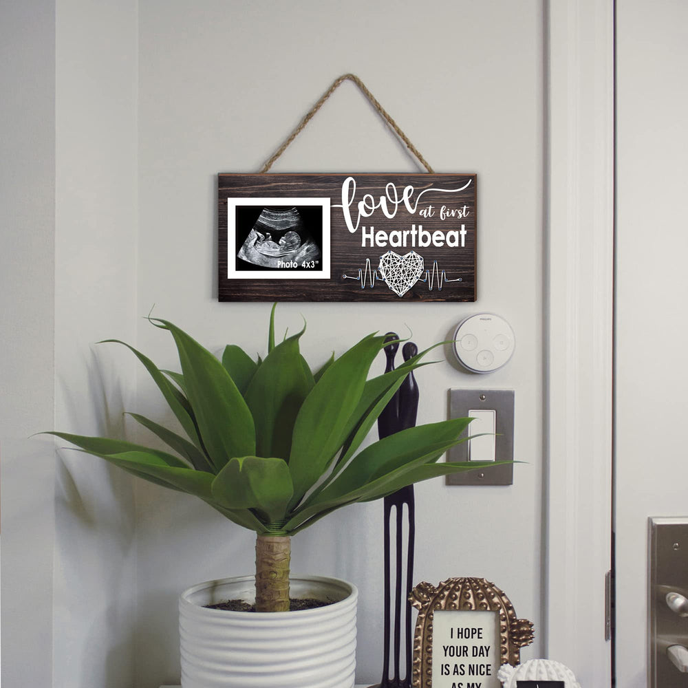 Yudarte frame includes wall mount and easel-back stand.