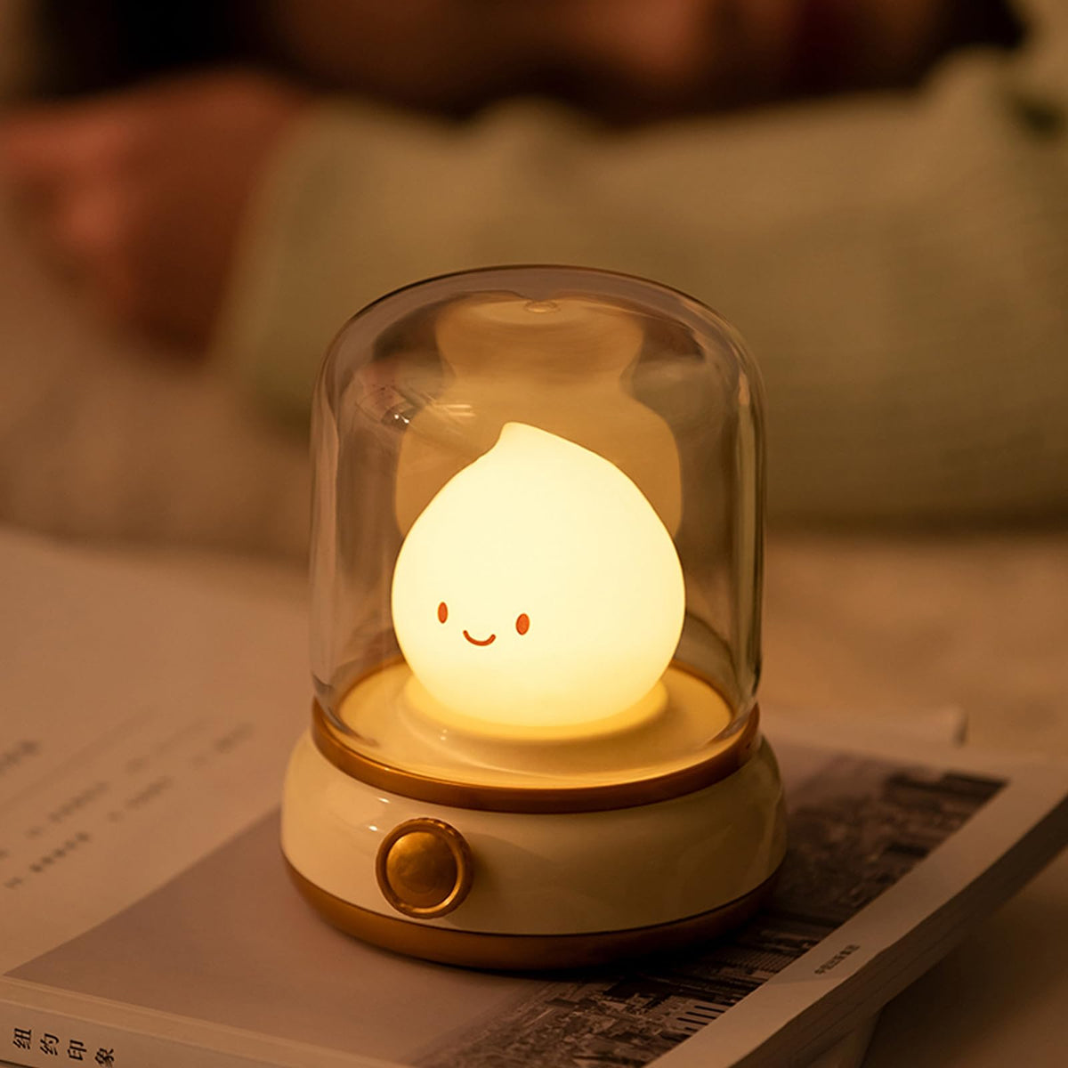 YumeGlint flameless kerosene night light close-up flame for safe cozy ambiance.