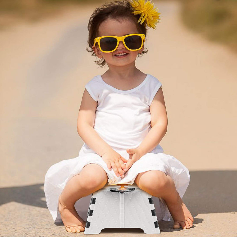YUNHECAM portable potty seat suitable for travel, camping, and long car rides.