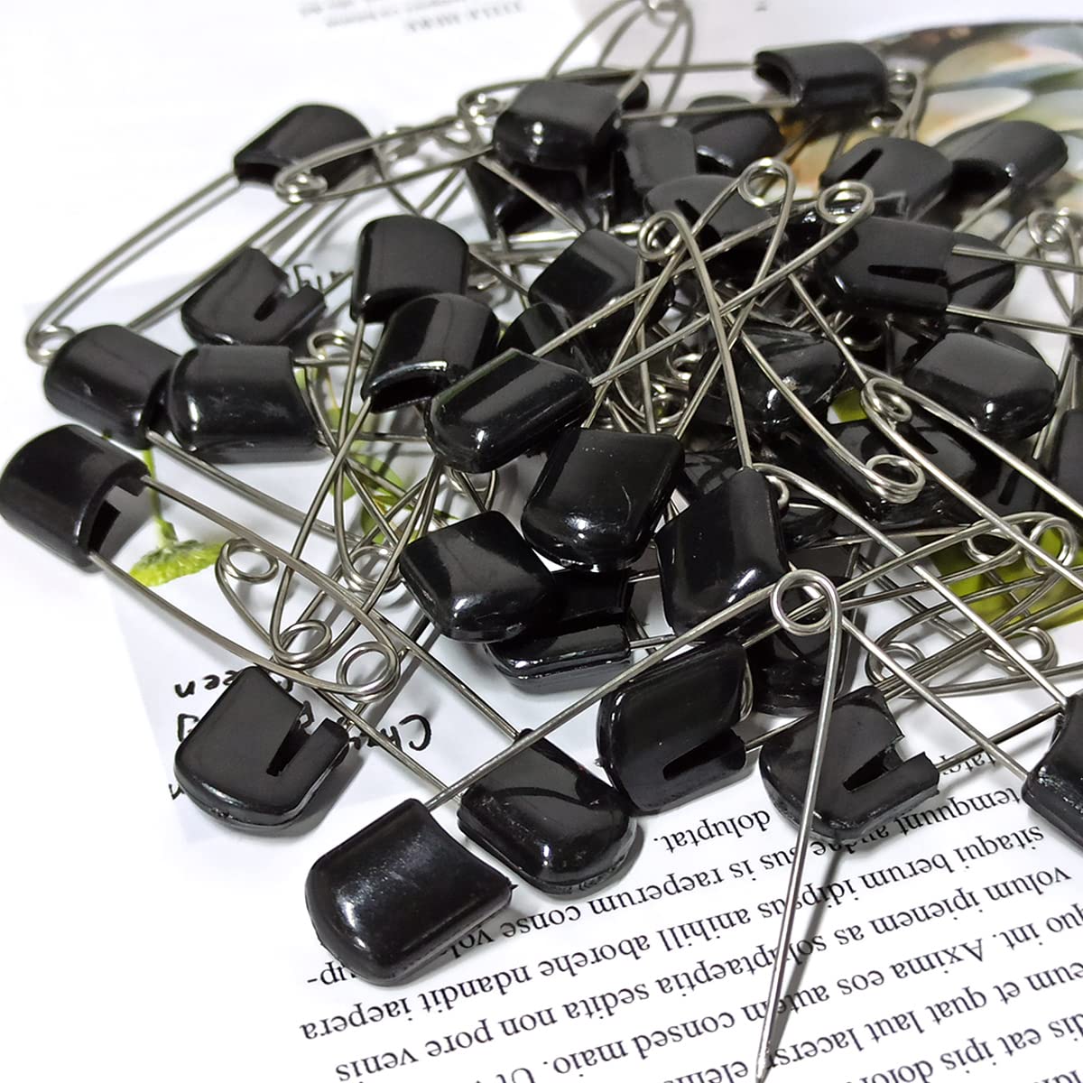 Yuntop pins stainless steel needle seen with ABS plastic head for smooth handling.