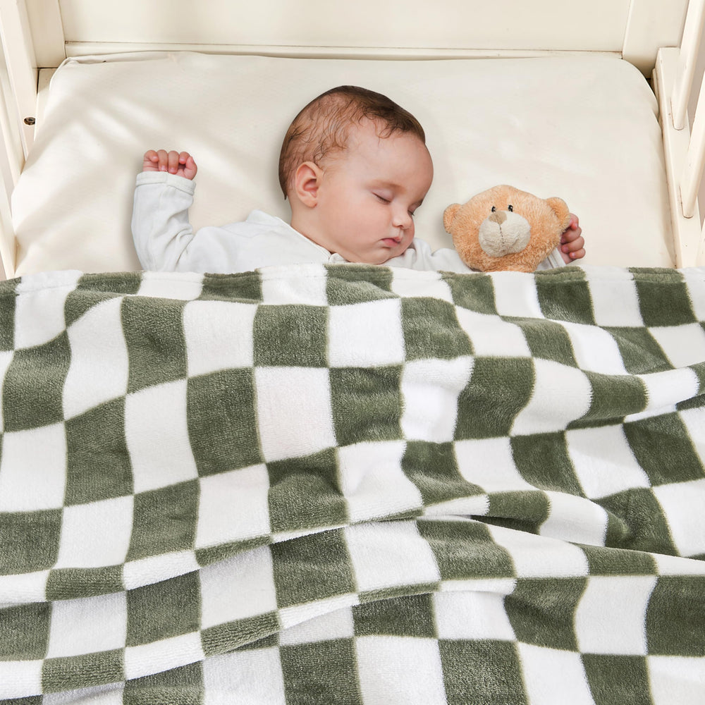 Yurhap checkered baby blanket fabric closeup highlights plush microfibre feel