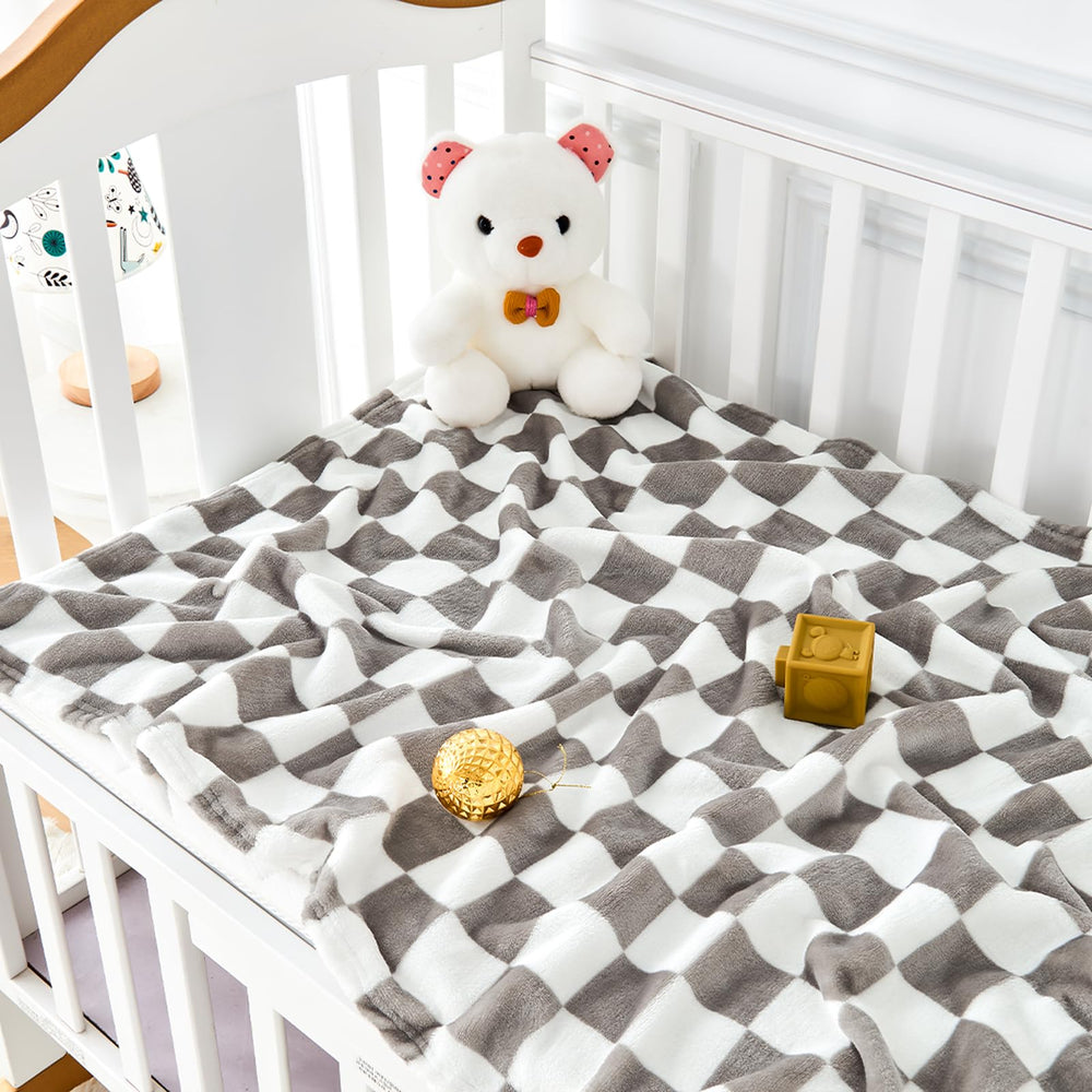 Yurhap crib scene with checkered blanket showcases warm, breathable comfort for naps.