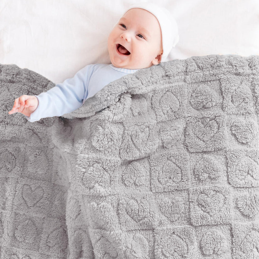 Multifunction use: blanket fits stroller and car seat.