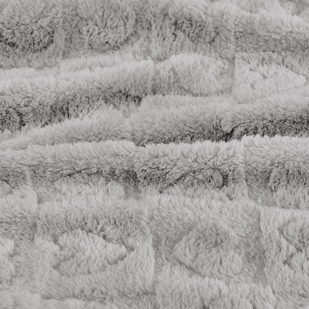 Travel-friendly 30x40 blanket stays cozy on the go.