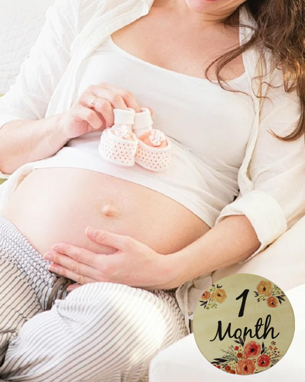 YUYUZSEN baby milestone card in-use photos demonstrates portable growth tracking.