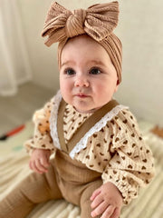 Yxiang 6-inch bows add delicate detail to baby hairstyles.