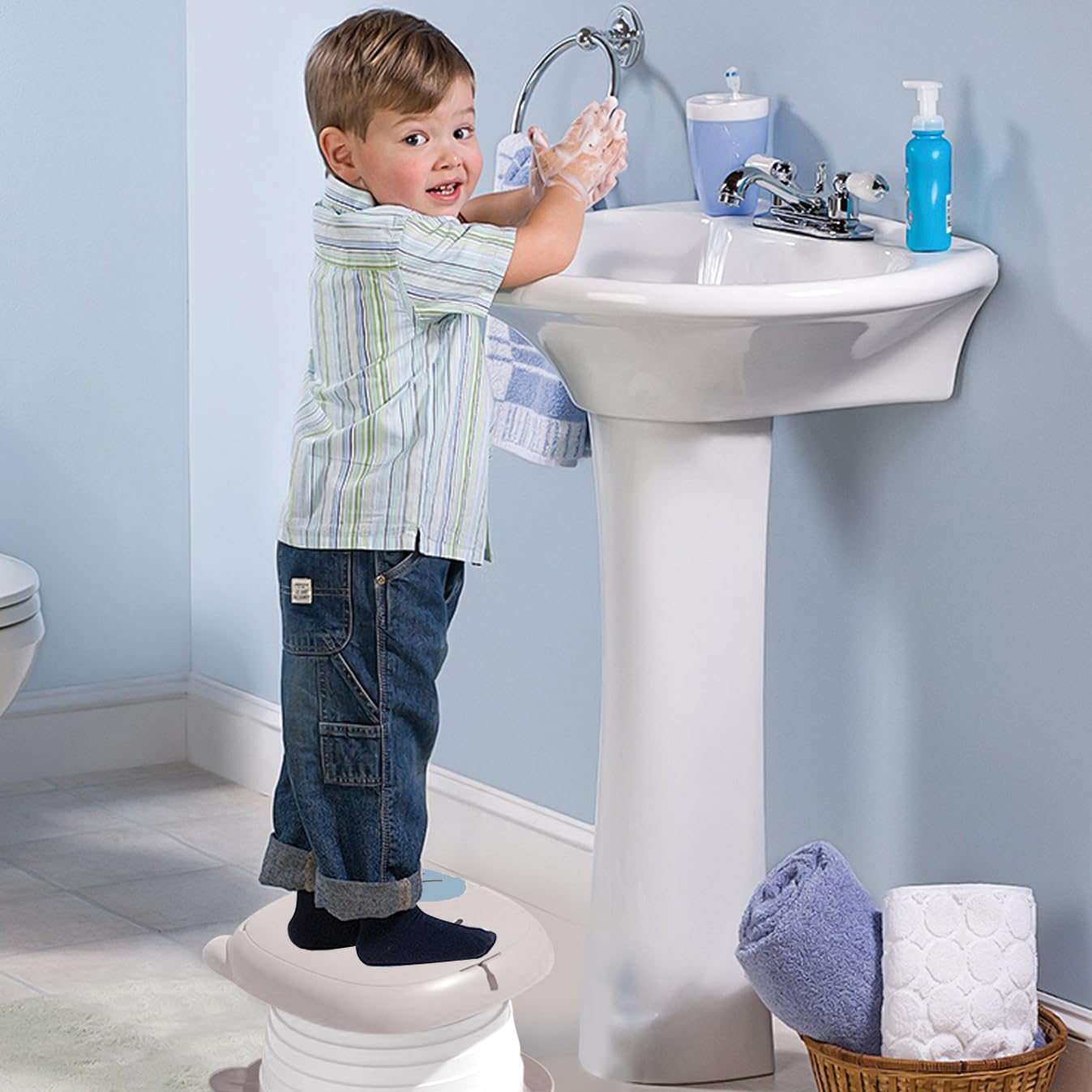 YZNlife travel potty packaging includes storage bag for tidy transport