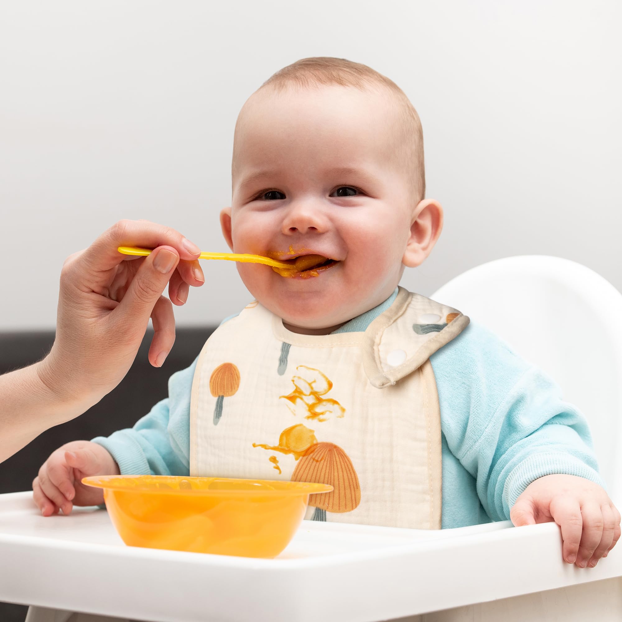 Zainpe rainbow-pattern bib brightens mealtime while catching dribbles