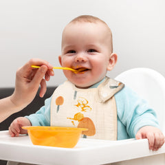 Zainpe rainbow-pattern bib brightens mealtime while catching dribbles